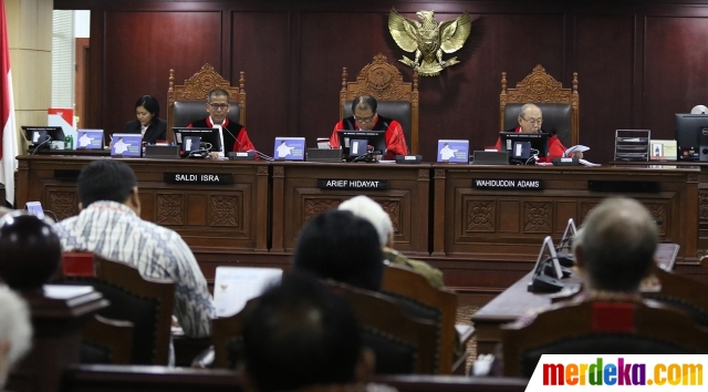 Suasana sidang pengujian formil atas Undang-Undang Republik Indonesia Nomor 19 Tahun 2019 tentang Perubahan Kedua Atas Undang-Undang Nomor 30 Tahun 2002 tentang Komisi Pemberantasan Tindak Pidana Korupsi di Gedung Mahkamah Konstitusi (MK), Jakarta, Senin (9/12/2019). Sidang tersebut beragendakan pemeriksaan pendahuluan atas pengujian formil yang diajukan pemohon.