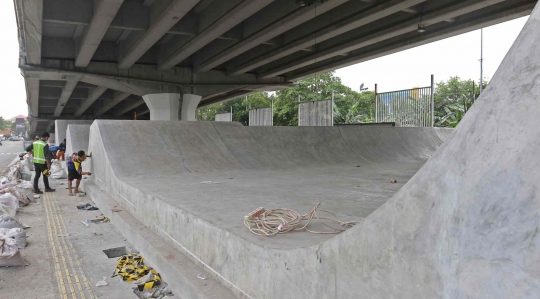 Melihat Pembangunan Skate Park Pasar Rebo Senilai Rp14,3 Miliar