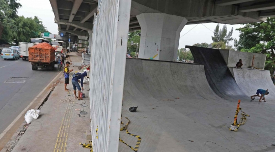 Melihat Pembangunan Skate Park Pasar Rebo Senilai Rp14,3 Miliar