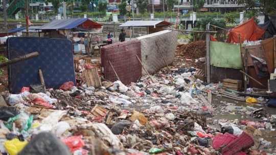 Warga Pasar Minggu Keluhkan Lokasi Pembuangan Sampah