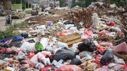 Warga Pasar Minggu Keluhkan Lokasi Pembuangan Sampah