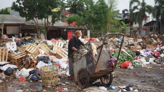 Warga Pasar Minggu Keluhkan Lokasi Pembuangan Sampah