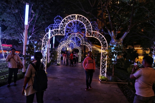 Cantiknya Dekorasi Natal Hiasi Mal Central Park