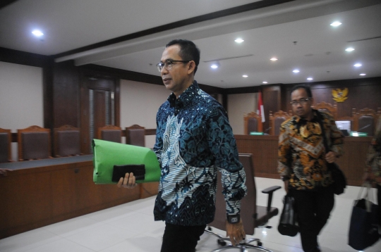 Jadwal Padat, Sidang Lanjutan Tubagus Chaeri Wardana Ditunda