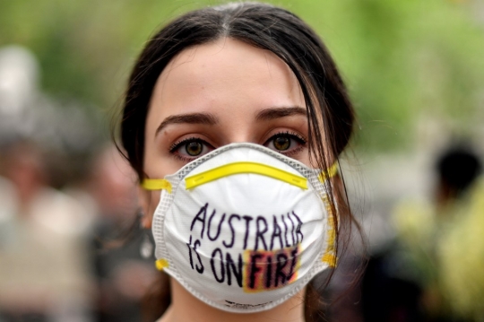 Aksi Ribuan Warga Protes Kebakaran Hutan di Australia