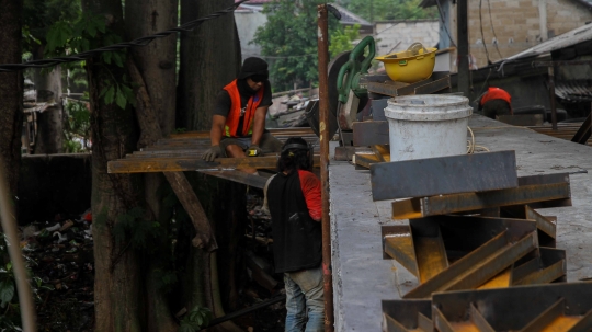 Pembangunan Jembatan Penghubung Kampung di Pondok Pinang-Bintaro