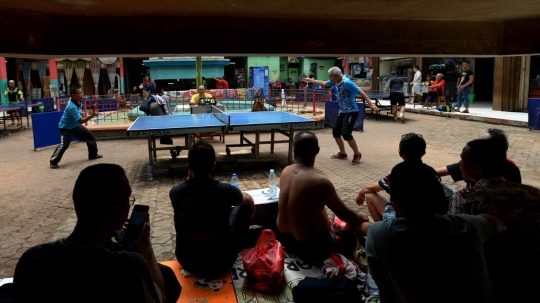 Melihat Keseruan Turnamen Tenis Meja Amatir di Pasar Grogol
