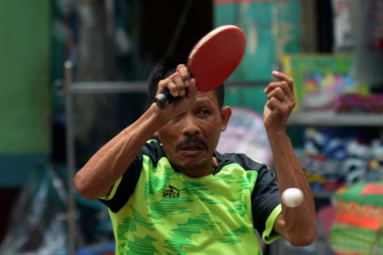 Melihat Keseruan Turnamen Tenis Meja Amatir di Pasar Grogol