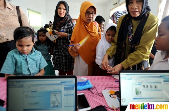 Foto Tes Sidik Jari Murid Berkebutuhan Khusus Merdeka Com Foto Tes Sidik Jari Murid Berkebutuhan Khusus Merdeka Com