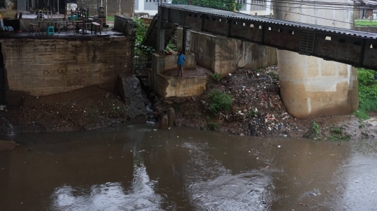 Hujan Sejak Siang, Ketinggian Air Sungai Ciliwung Normal