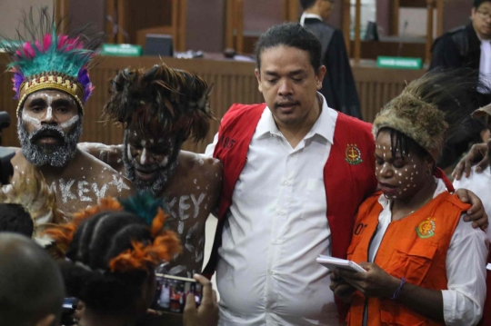 Pelaku Pengibaran Bendera Bintang Kejora Jalani Sidang Dakwaan