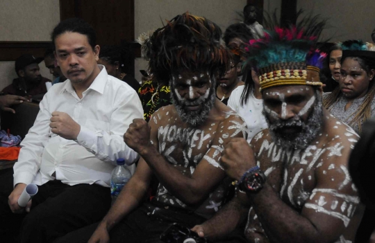 Pelaku Pengibaran Bendera Bintang Kejora Jalani Sidang Dakwaan