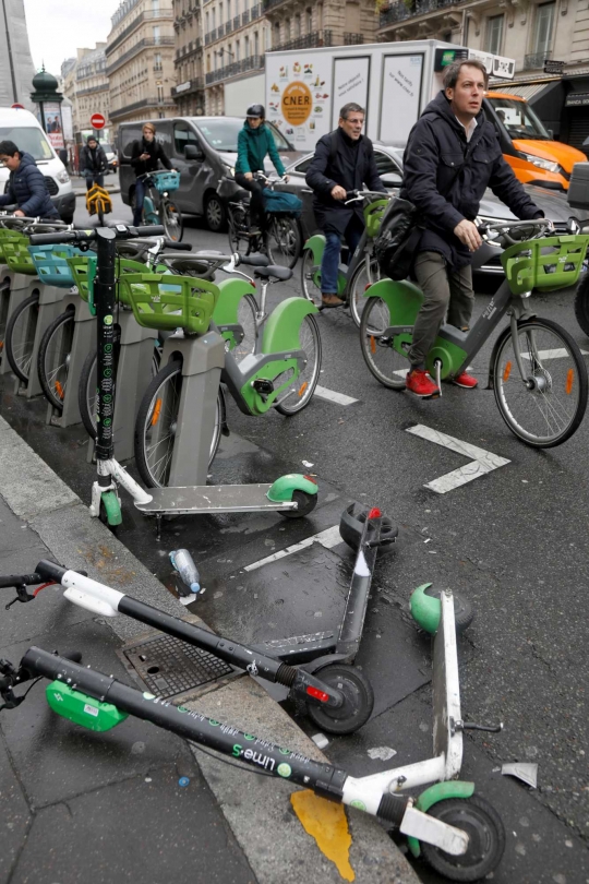 Skuter Listrik Jadi Primadona Warga Prancis di Tengah Mogok Transportasi Massal