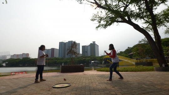 Bermain di Hutan Kota Kemayoran