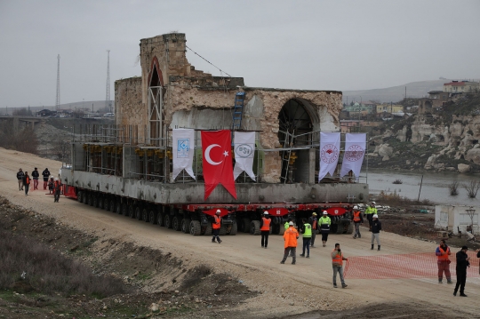 Melihat Pemindahan Masjid 609 Tahun di Turki