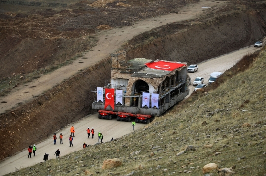 Melihat Pemindahan Masjid 609 Tahun di Turki