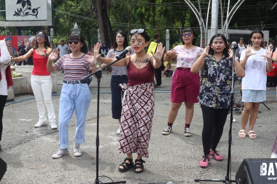 Hari Ibu, Aktivis Perempuan Meruwat Negeri di Depan Istana