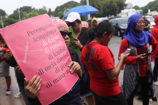 Hari Ibu, Aktivis Perempuan Meruwat Negeri di Depan Istana