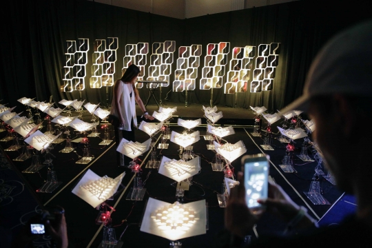 Gemerlap Cahaya Futuristik di Wave of Tomorrow