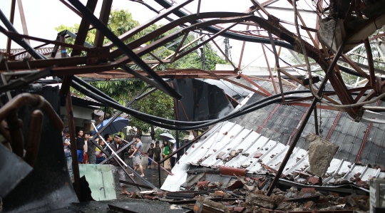 Kondisi Menara Pemancar RRI yang Roboh di Radio Dalam