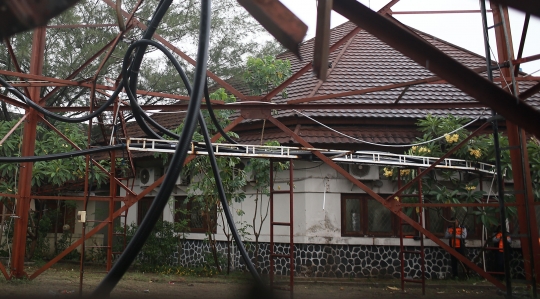 Kondisi Menara Pemancar RRI yang Roboh di Radio Dalam