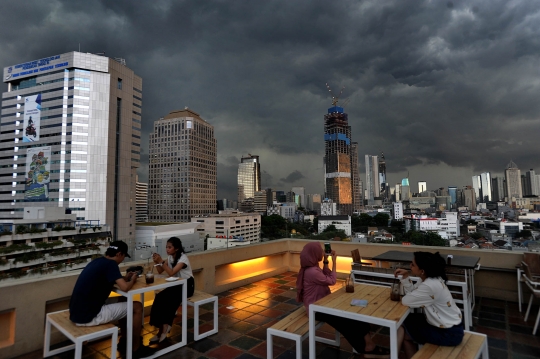 Penampakan Awan Kumulonimbus di Langit Jakarta