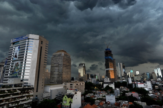 Penampakan Awan Kumulonimbus di Langit Jakarta