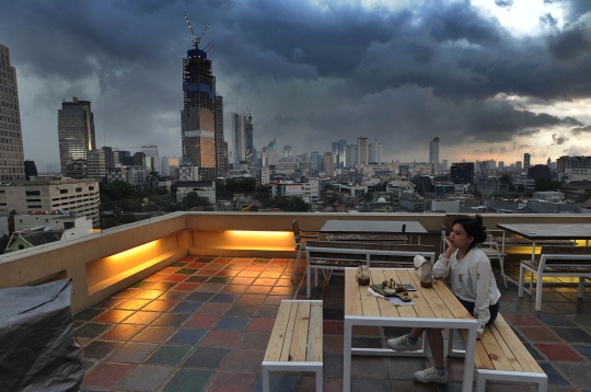 Penampakan Awan Kumulonimbus di Langit Jakarta