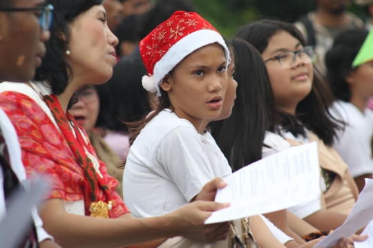 Jemaat GKI Yasmin dan HKBP Filadelfia Rayakan Natal di Seberang Istana