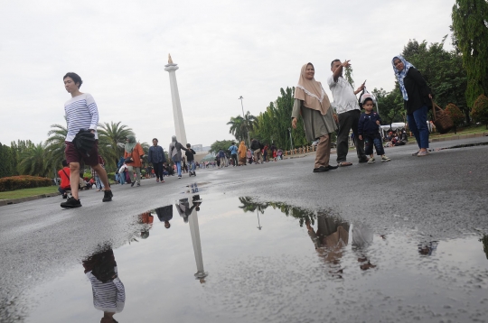 Libur Natal, Wisatawan Kunjungi Monas