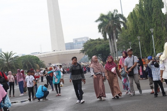 Libur Natal, Wisatawan Kunjungi Monas