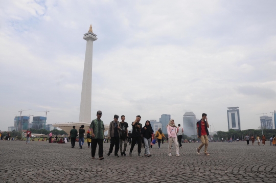 Libur Natal, Wisatawan Kunjungi Monas