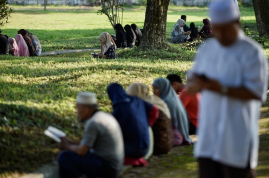 Mengenang 15 Tahun Tsunami Aceh di Kuburan Massal