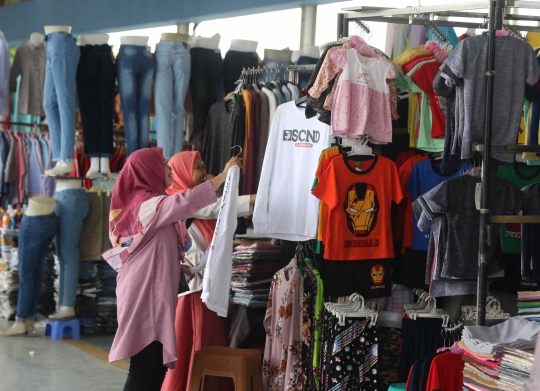 Produk Garmen Asing Merambah ke Pasar Tanah Abang