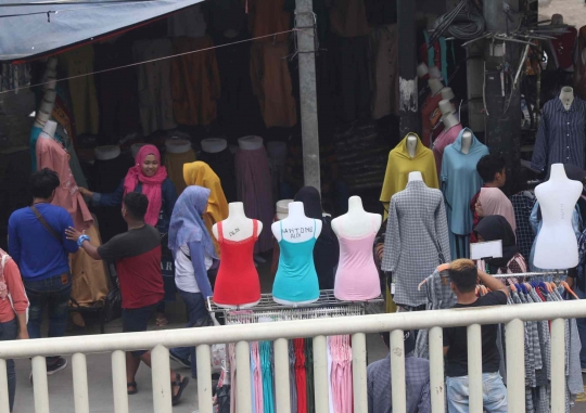 Produk Garmen Asing Merambah ke Pasar Tanah Abang