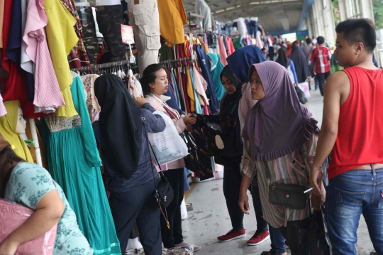 Produk Garmen Asing Merambah ke Pasar Tanah Abang