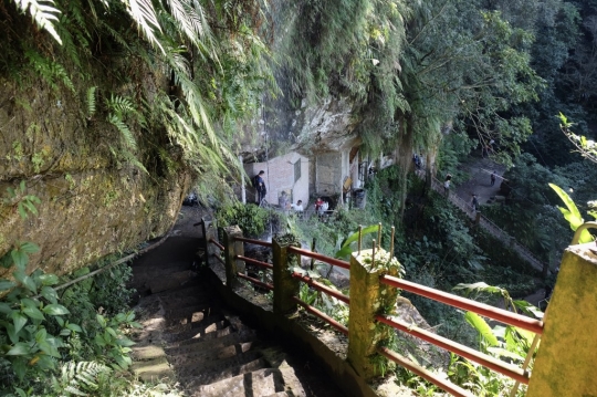 Berwisata ke Kuil Tao yang Sejuk di Gua Gunung Yinhe