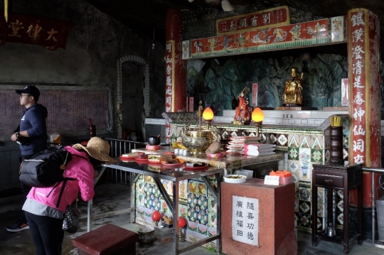 Berwisata ke Kuil Tao yang Sejuk di Gua Gunung Yinhe