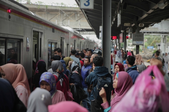 Malam Tahun Baru, KRL Commuter Line Beroperasi Hingga Jam 03.00 WIB