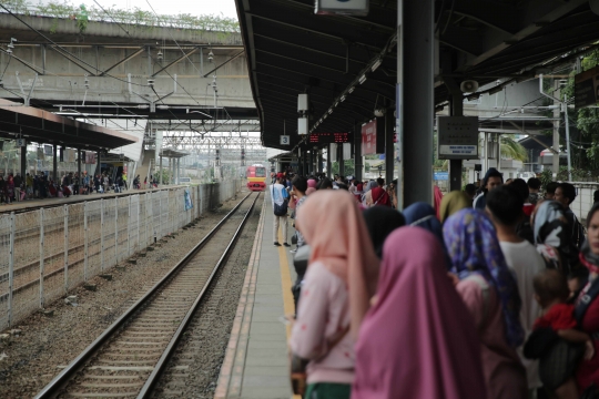 Malam Tahun Baru, KRL Commuter Line Beroperasi Hingga Jam 03.00 WIB