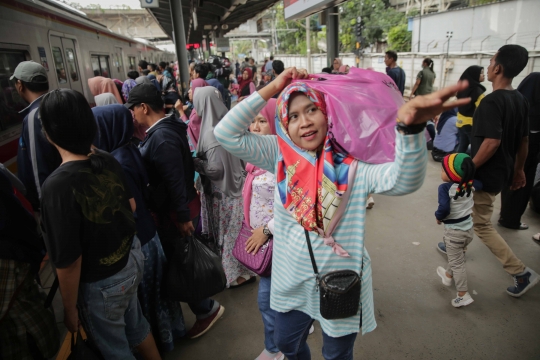 Malam Tahun Baru, KRL Commuter Line Beroperasi Hingga Jam 03.00 WIB