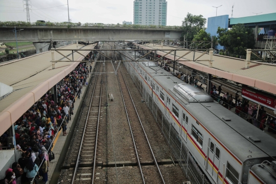 Malam Tahun Baru, KRL Commuter Line Beroperasi Hingga Jam 03.00 WIB