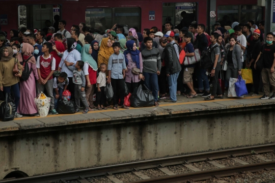 Malam Tahun Baru, KRL Commuter Line Beroperasi Hingga Jam 03.00 WIB