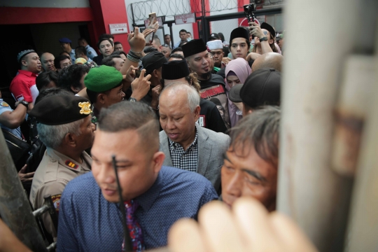 Bebas dari Penjara, Ahmad Dhani Umbar Senyuman