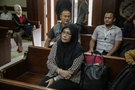 Mirawati Basri Jalani Sidang Perdana Suap Impor Bawang Putih