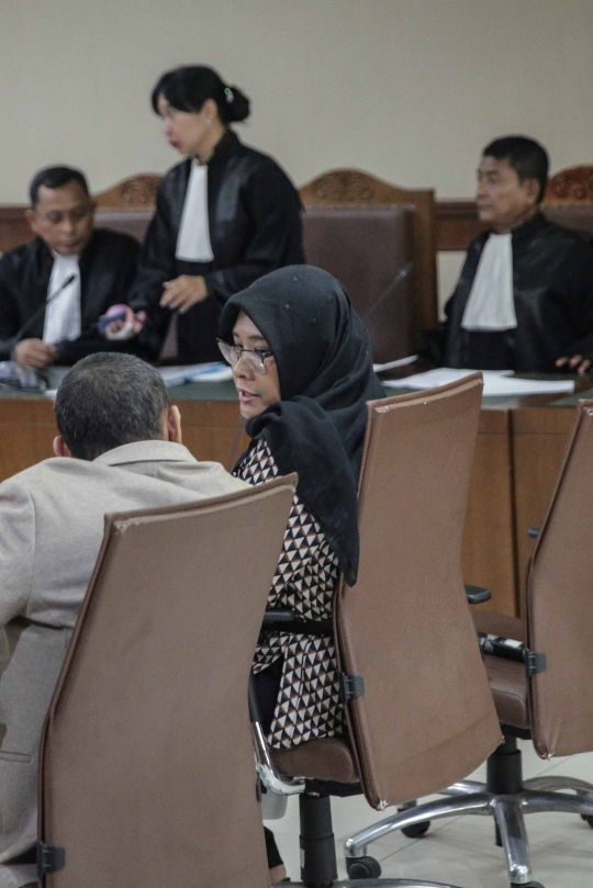 Mirawati Basri Jalani Sidang Perdana Suap Impor Bawang Putih
