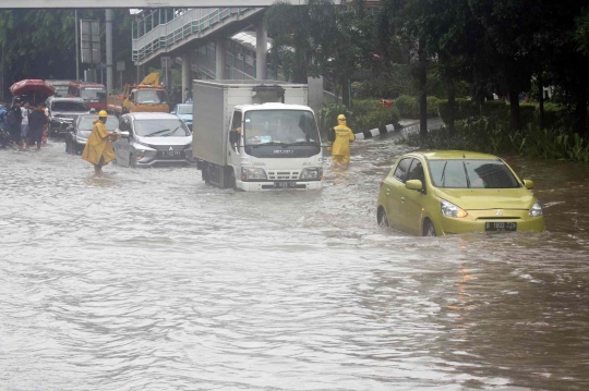 Banjir Rendam Jalan DI Panjaitan