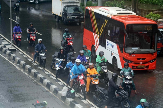 Banjir Rendam Jalan DI Panjaitan