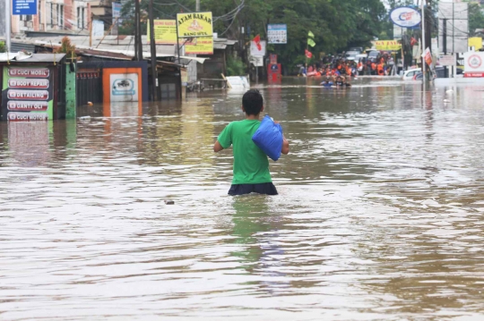 Banjir di Ciledug Indah Lumpuhkan Jalan Tangerang ke Jakarta