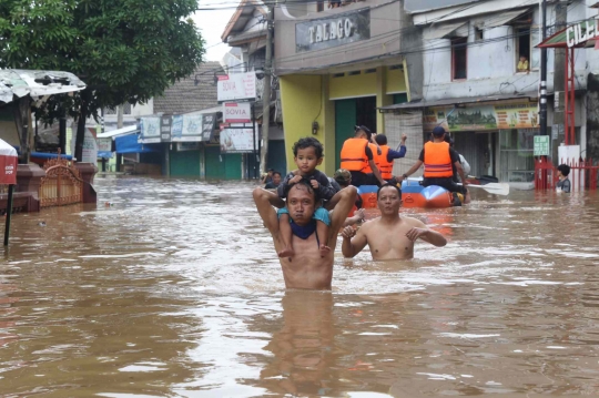 Banjir Setinggi Dada Orang Dewasa Rendam Perumahan Ciledug Indah